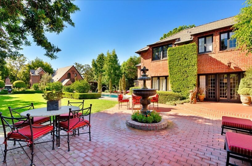 114035 california hancockparkenglishestate 01 2